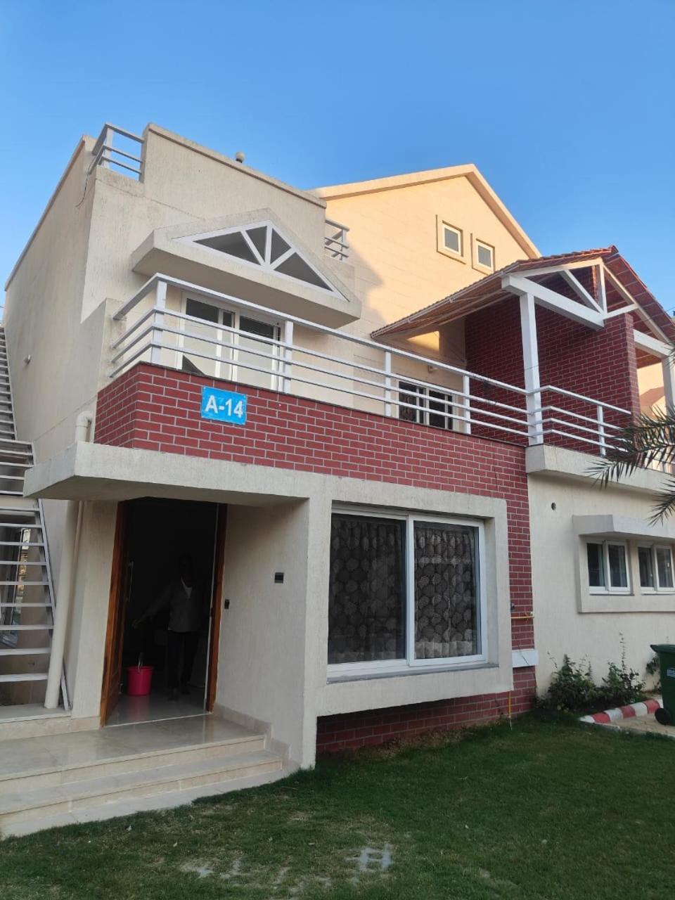 Villa In Vrindavan, Hare Krishna M Dış mekan fotoğraf