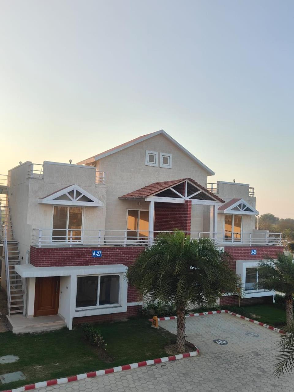 Villa In Vrindavan, Hare Krishna M Dış mekan fotoğraf
