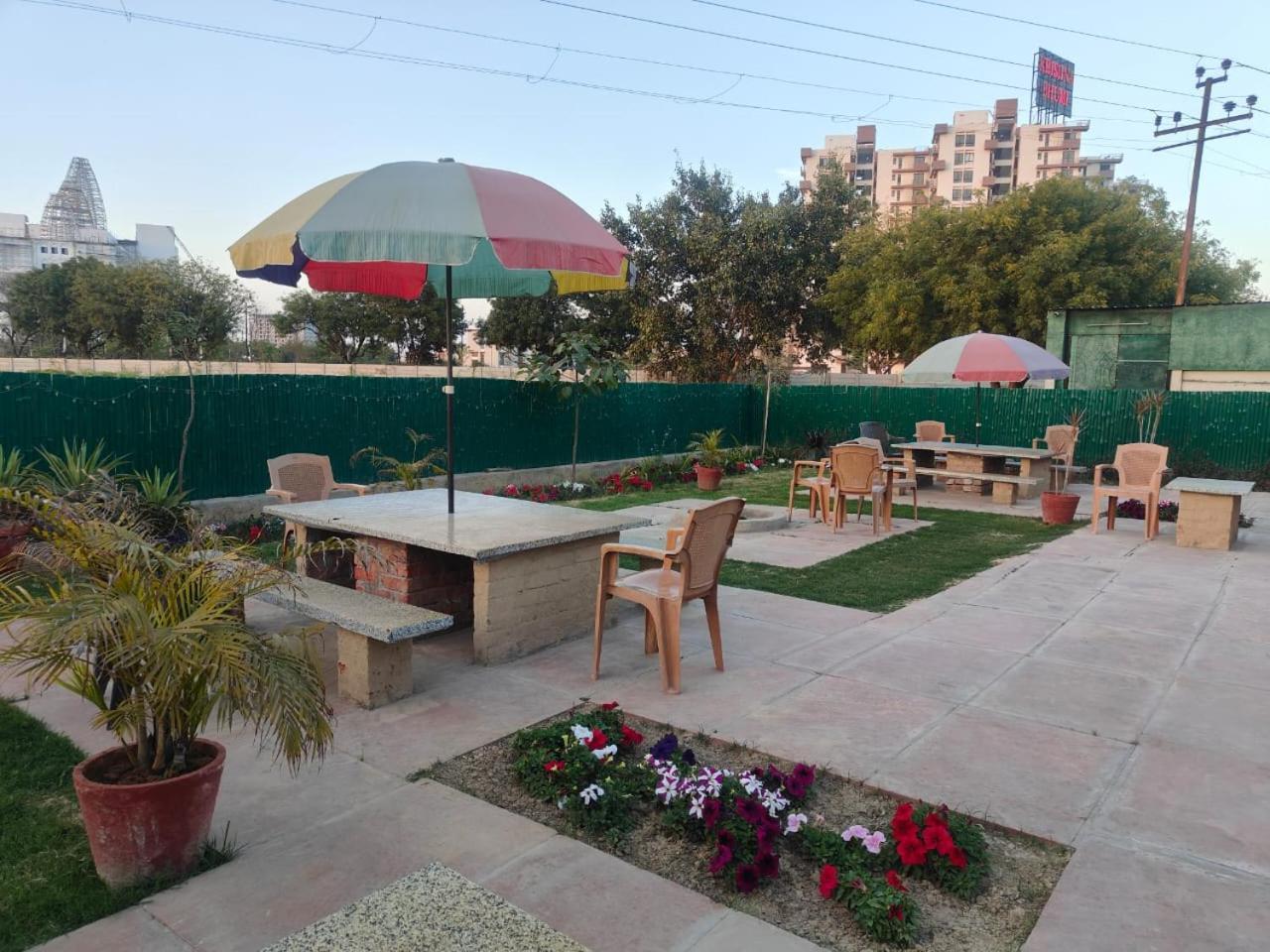 Villa In Vrindavan, Hare Krishna M Dış mekan fotoğraf